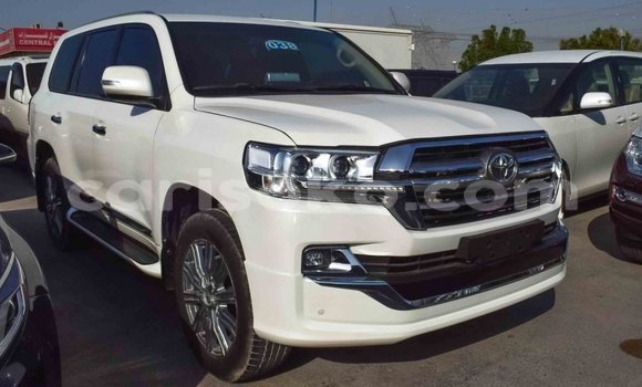 Acheter Import Voiture Toyota Land Cruiser Blanc à Import - Dubai, Rwanda Acheter Import Voiture Toyota Land Cruiser Blanc à Import - Dubai, Rwanda