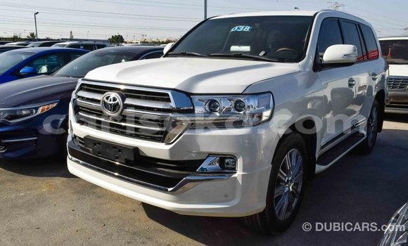 Acheter Import Voiture Toyota Land Cruiser Blanc à Import - Dubai, Rwanda Acheter Import Voiture Toyota Land Cruiser Blanc à Import - Dubai, Rwanda