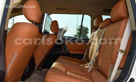 Acheter Import Voiture Toyota Land Cruiser Blanc à Import - Dubai, Rwanda Acheter Import Voiture Toyota Land Cruiser Blanc à Import - Dubai, Rwanda