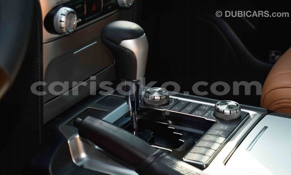 Acheter Import Voiture Toyota Land Cruiser Blanc à Import - Dubai, Rwanda Acheter Import Voiture Toyota Land Cruiser Blanc à Import - Dubai, Rwanda