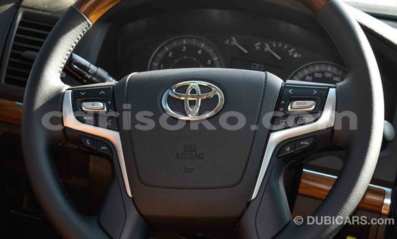 Acheter Import Voiture Toyota Land Cruiser Blanc à Import - Dubai, Rwanda Acheter Import Voiture Toyota Land Cruiser Blanc à Import - Dubai, Rwanda