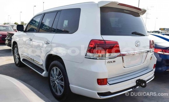 Acheter Import Voiture Toyota Land Cruiser Blanc à Import - Dubai, Rwanda Acheter Import Voiture Toyota Land Cruiser Blanc à Import - Dubai, Rwanda