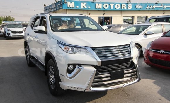 Acheter Import Voiture Toyota Fortuner Blanc à Import - Dubai, Rwanda Acheter Import Voiture Toyota Fortuner Blanc à Import - Dubai, Rwanda