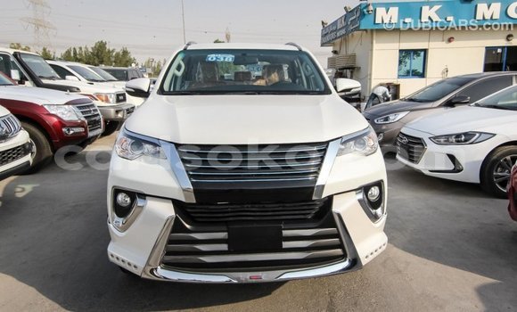 Acheter Import Voiture Toyota Fortuner Blanc à Import - Dubai, Rwanda Acheter Import Voiture Toyota Fortuner Blanc à Import - Dubai, Rwanda