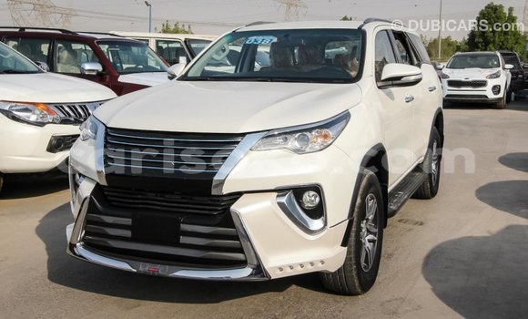 Acheter Import Voiture Toyota Fortuner Blanc à Import - Dubai, Rwanda Acheter Import Voiture Toyota Fortuner Blanc à Import - Dubai, Rwanda