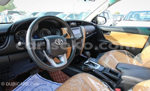 Acheter Import Voiture Toyota Fortuner Blanc à Import - Dubai, Rwanda Acheter Import Voiture Toyota Fortuner Blanc à Import - Dubai, Rwanda