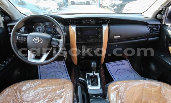 Acheter Import Voiture Toyota Fortuner Blanc à Import - Dubai, Rwanda Acheter Import Voiture Toyota Fortuner Blanc à Import - Dubai, Rwanda