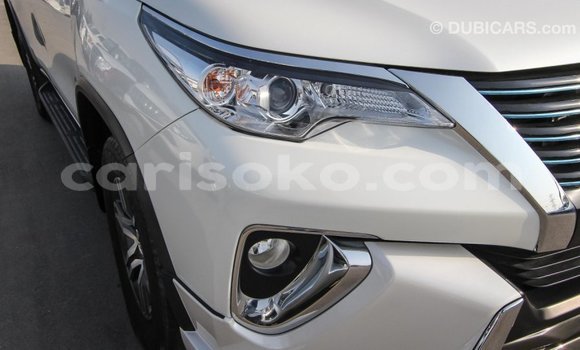 Acheter Import Voiture Toyota Fortuner Blanc à Import - Dubai, Rwanda Acheter Import Voiture Toyota Fortuner Blanc à Import - Dubai, Rwanda