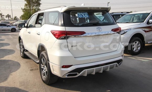 Acheter Import Voiture Toyota Fortuner Blanc à Import - Dubai, Rwanda Acheter Import Voiture Toyota Fortuner Blanc à Import - Dubai, Rwanda