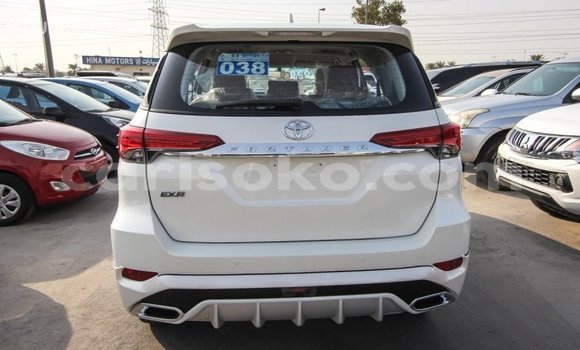 Acheter Import Voiture Toyota Fortuner Blanc à Import - Dubai, Rwanda Acheter Import Voiture Toyota Fortuner Blanc à Import - Dubai, Rwanda