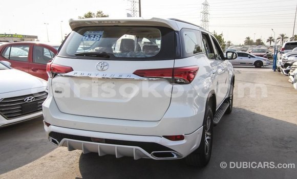 Acheter Import Voiture Toyota Fortuner Blanc à Import - Dubai, Rwanda Acheter Import Voiture Toyota Fortuner Blanc à Import - Dubai, Rwanda