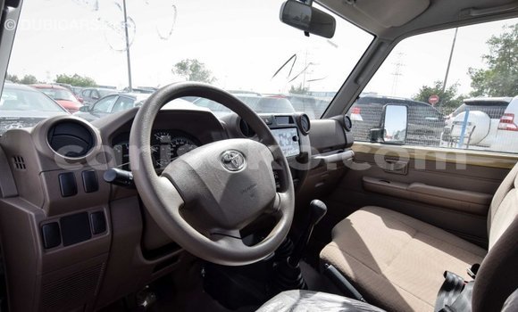 Acheter Import Voiture Toyota Land Cruiser Beige à Import - Dubai, Rwanda Acheter Import Voiture Toyota Land Cruiser Beige à Import - Dubai, Rwanda