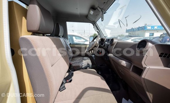 Acheter Import Voiture Toyota Land Cruiser Beige à Import - Dubai, Rwanda Acheter Import Voiture Toyota Land Cruiser Beige à Import - Dubai, Rwanda