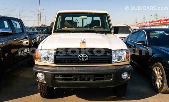 Acheter Import Voiture Toyota Land Cruiser Beige à Import - Dubai, Rwanda Acheter Import Voiture Toyota Land Cruiser Beige à Import - Dubai, Rwanda