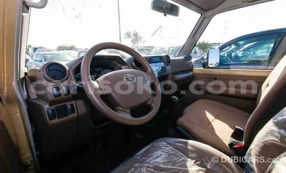 Acheter Import Voiture Toyota Land Cruiser Beige à Import - Dubai, Rwanda Acheter Import Voiture Toyota Land Cruiser Beige à Import - Dubai, Rwanda