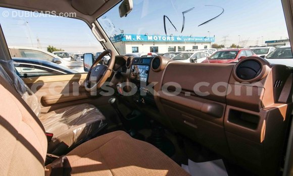 Acheter Import Voiture Toyota Land Cruiser Beige à Import - Dubai, Rwanda Acheter Import Voiture Toyota Land Cruiser Beige à Import - Dubai, Rwanda