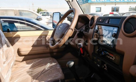 Acheter Import Voiture Toyota Land Cruiser Beige à Import - Dubai, Rwanda Acheter Import Voiture Toyota Land Cruiser Beige à Import - Dubai, Rwanda