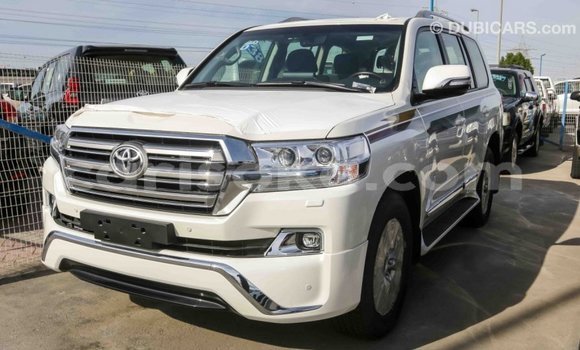 Acheter Import Voiture Toyota Land Cruiser Blanc à Import - Dubai, Rwanda Acheter Import Voiture Toyota Land Cruiser Blanc à Import - Dubai, Rwanda