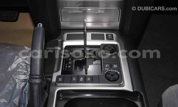 Acheter Import Voiture Toyota Land Cruiser Blanc à Import - Dubai, Rwanda Acheter Import Voiture Toyota Land Cruiser Blanc à Import - Dubai, Rwanda
