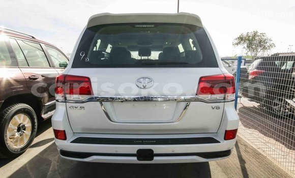 Acheter Import Voiture Toyota Land Cruiser Blanc à Import - Dubai, Rwanda Acheter Import Voiture Toyota Land Cruiser Blanc à Import - Dubai, Rwanda