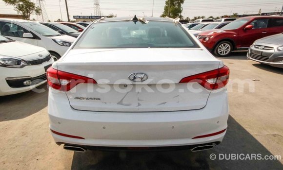 Acheter Import Voiture Hyundai Sonata Blanc à Import - Dubai, Rwanda Acheter Import Voiture Hyundai Sonata Blanc à Import - Dubai, Rwanda