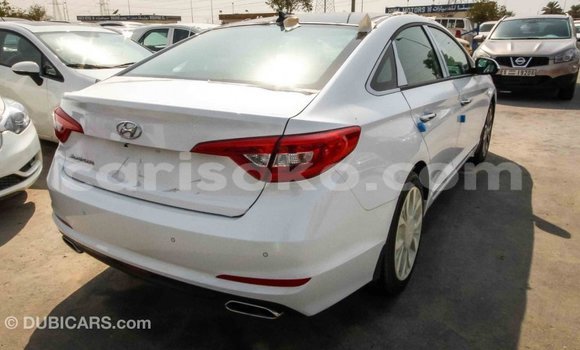 Acheter Import Voiture Hyundai Sonata Blanc à Import - Dubai, Rwanda Acheter Import Voiture Hyundai Sonata Blanc à Import - Dubai, Rwanda