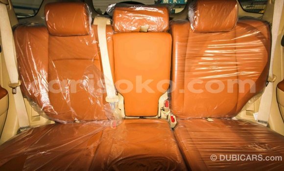 Acheter Import Voiture Toyota Prado Blanc à Import - Dubai, Rwanda Acheter Import Voiture Toyota Prado Blanc à Import - Dubai, Rwanda