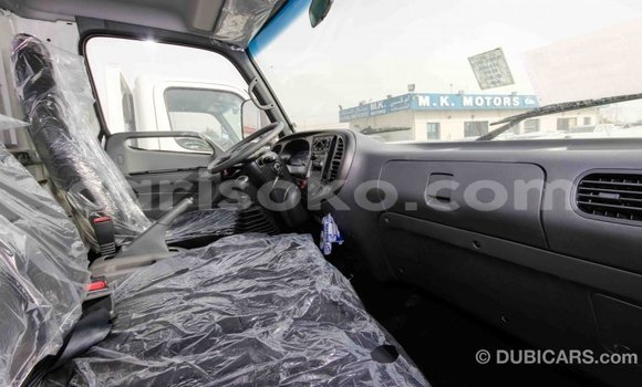 Acheter Import Voiture Hyundai Accent Blanc à Import - Dubai, Rwanda Acheter Import Voiture Hyundai Accent Blanc à Import - Dubai, Rwanda