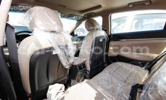 Acheter Import Voiture Hyundai Elantra Blanc à Import - Dubai, Rwanda Acheter Import Voiture Hyundai Elantra Blanc à Import - Dubai, Rwanda