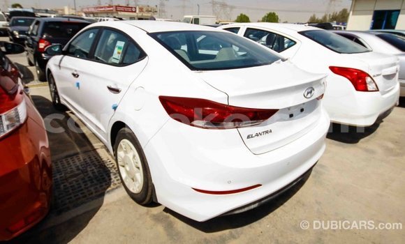 Acheter Import Voiture Hyundai Elantra Blanc à Import - Dubai, Rwanda Acheter Import Voiture Hyundai Elantra Blanc à Import - Dubai, Rwanda