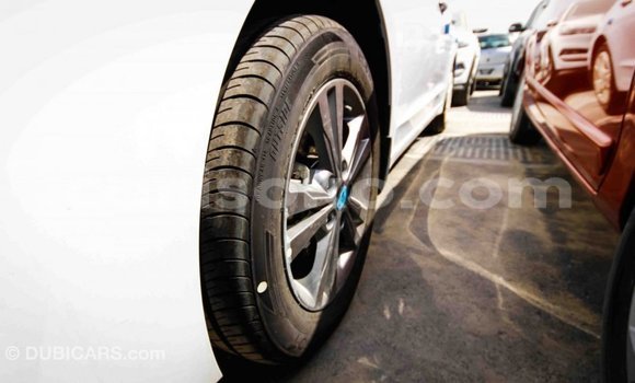 Acheter Import Voiture Hyundai Elantra Blanc à Import - Dubai, Rwanda Acheter Import Voiture Hyundai Elantra Blanc à Import - Dubai, Rwanda