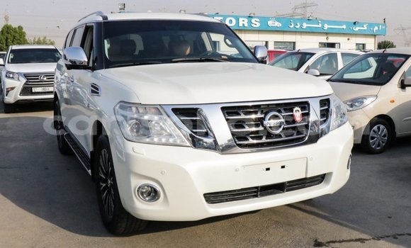 Acheter Import Voiture Nissan Patrol Blanc à Import - Dubai, Rwanda Acheter Import Voiture Nissan Patrol Blanc à Import - Dubai, Rwanda