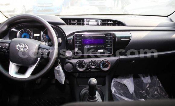 Acheter Import Voiture Toyota Hilux Noir à Import - Dubai, Rwanda Acheter Import Voiture Toyota Hilux Noir à Import - Dubai, Rwanda