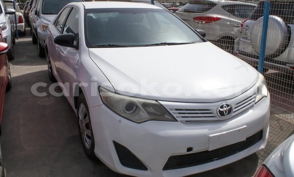 Acheter Import Voiture Toyota Camry Blanc à Import - Dubai, Rwanda Acheter Import Voiture Toyota Camry Blanc à Import - Dubai, Rwanda