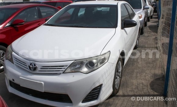 Acheter Import Voiture Toyota Camry Blanc à Import - Dubai, Rwanda Acheter Import Voiture Toyota Camry Blanc à Import - Dubai, Rwanda