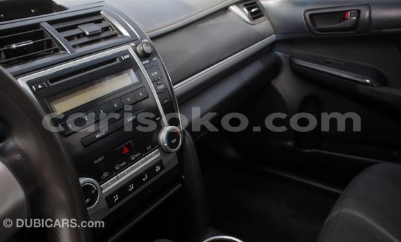 Acheter Import Voiture Toyota Camry Blanc à Import - Dubai, Rwanda Acheter Import Voiture Toyota Camry Blanc à Import - Dubai, Rwanda