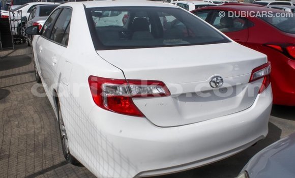 Acheter Import Voiture Toyota Camry Blanc à Import - Dubai, Rwanda Acheter Import Voiture Toyota Camry Blanc à Import - Dubai, Rwanda