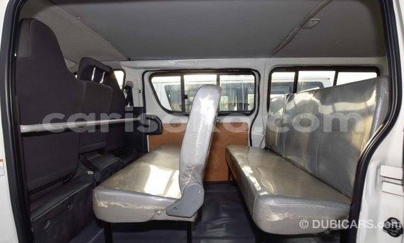 Acheter Import Voiture Toyota Hiace Blanc à Import - Dubai, Rwanda Acheter Import Voiture Toyota Hiace Blanc à Import - Dubai, Rwanda
