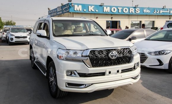 Sayi Imported Toyota Land Cruiser Blanc Mota in Import - Dubai a Rwanda Sayi Imported Toyota Land Cruiser Blanc Mota in Import - Dubai a Rwanda