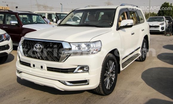 Sayi Imported Toyota Land Cruiser Blanc Mota in Import - Dubai a Rwanda Sayi Imported Toyota Land Cruiser Blanc Mota in Import - Dubai a Rwanda