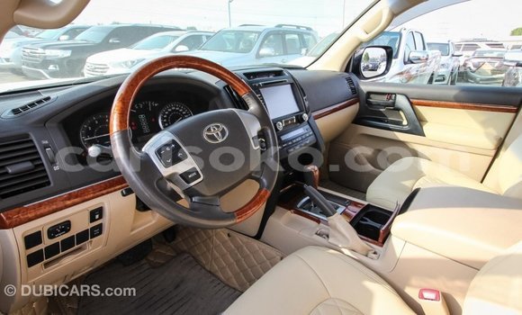 Sayi Imported Toyota Land Cruiser Blanc Mota in Import - Dubai a Rwanda Sayi Imported Toyota Land Cruiser Blanc Mota in Import - Dubai a Rwanda
