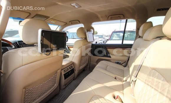 Sayi Imported Toyota Land Cruiser Blanc Mota in Import - Dubai a Rwanda Sayi Imported Toyota Land Cruiser Blanc Mota in Import - Dubai a Rwanda