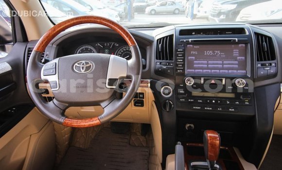 Sayi Imported Toyota Land Cruiser Blanc Mota in Import - Dubai a Rwanda Sayi Imported Toyota Land Cruiser Blanc Mota in Import - Dubai a Rwanda