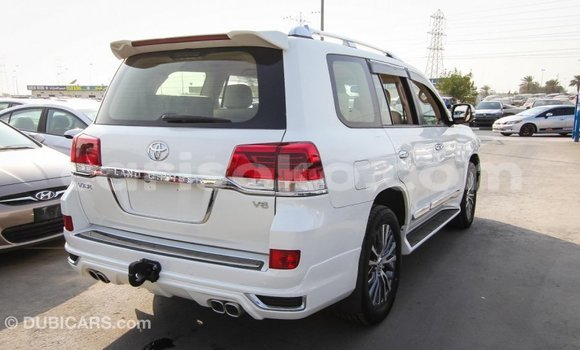 Sayi Imported Toyota Land Cruiser Blanc Mota in Import - Dubai a Rwanda Sayi Imported Toyota Land Cruiser Blanc Mota in Import - Dubai a Rwanda