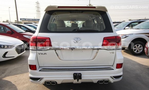 Sayi Imported Toyota Land Cruiser Blanc Mota in Import - Dubai a Rwanda Sayi Imported Toyota Land Cruiser Blanc Mota in Import - Dubai a Rwanda