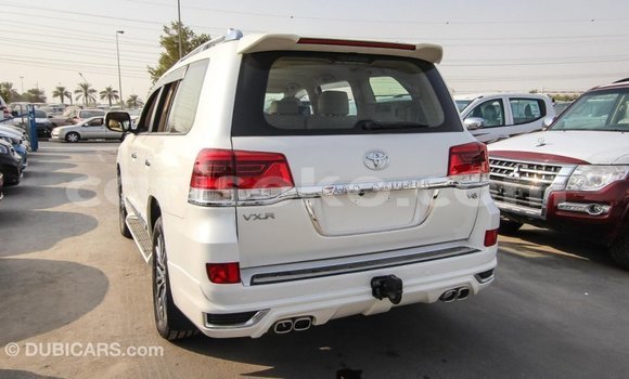 Sayi Imported Toyota Land Cruiser Blanc Mota in Import - Dubai a Rwanda Sayi Imported Toyota Land Cruiser Blanc Mota in Import - Dubai a Rwanda