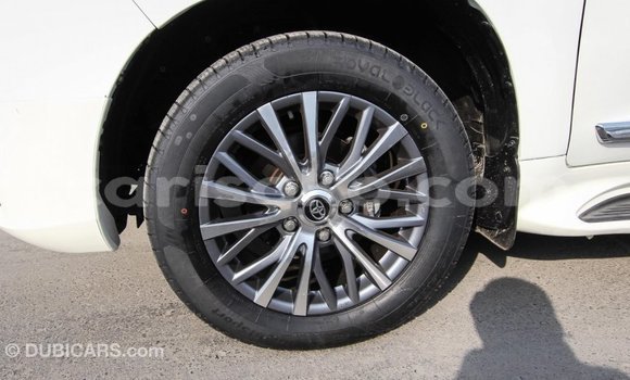 Sayi Imported Toyota Land Cruiser Blanc Mota in Import - Dubai a Rwanda Sayi Imported Toyota Land Cruiser Blanc Mota in Import - Dubai a Rwanda