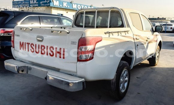 Acheter Import Voiture Mitsubishi L200 Blanc à Import - Dubai, Rwanda Acheter Import Voiture Mitsubishi L200 Blanc à Import - Dubai, Rwanda