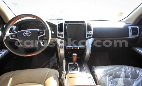 Buy Import Toyota Land Cruiser White Car in Import - Dubai in Rwanda Buy Import Toyota Land Cruiser White Car in Import - Dubai in Rwanda