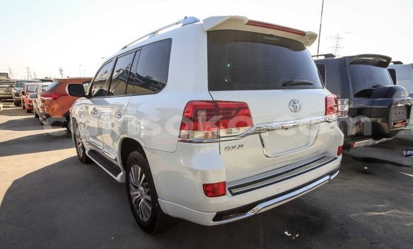 Buy Import Toyota Land Cruiser White Car in Import - Dubai in Rwanda Buy Import Toyota Land Cruiser White Car in Import - Dubai in Rwanda